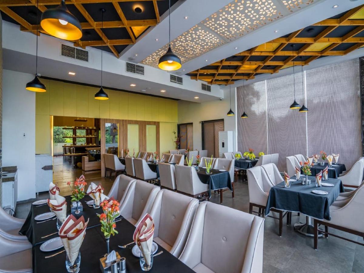 V Star Hotell Ahmednagar Eksteriør bilde